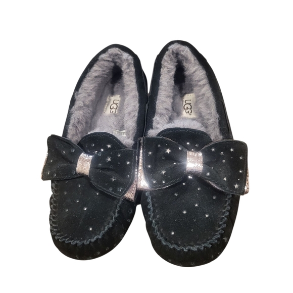 Ugg Dakota Stargirl Slipper Bow Black Suede Slip On Comfort Cozy Sherpa Size 6 - Picture 2 of 7